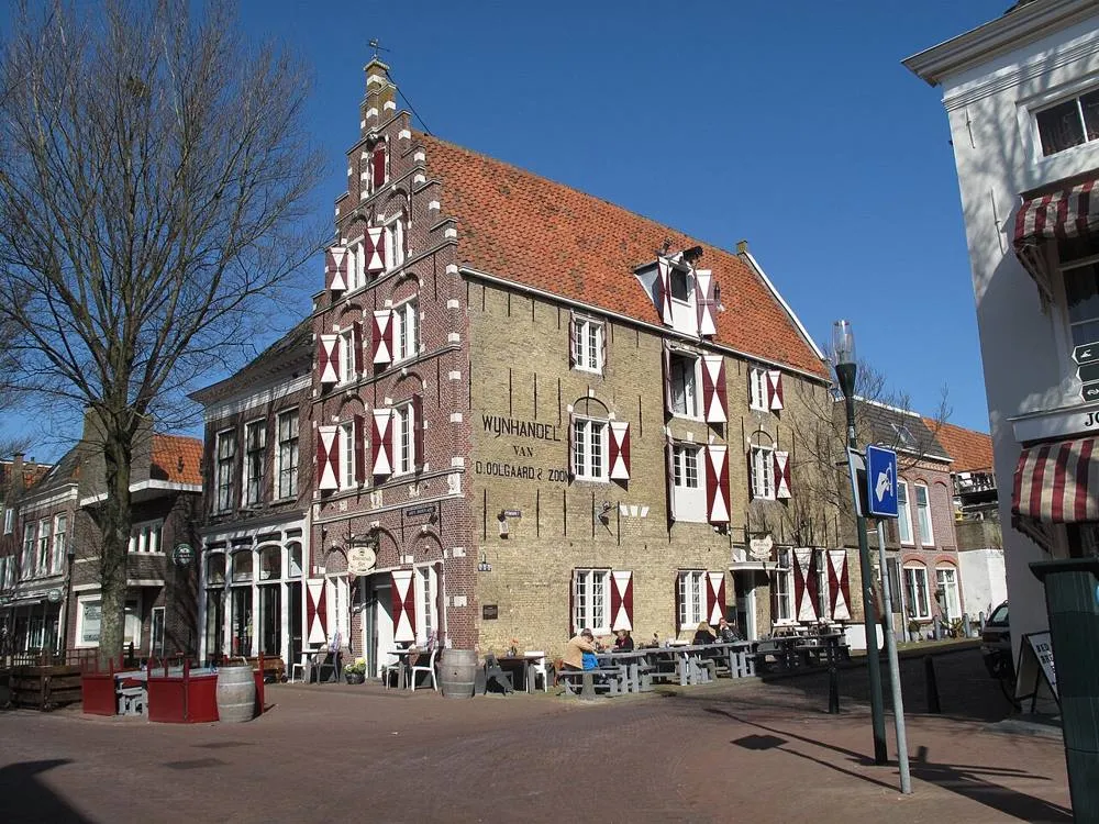 Harlingen: 2010-04-17 10.46 Harlingen, monumentaal bedrijfspand1