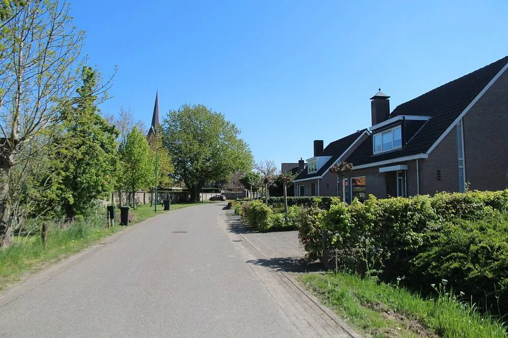 Lithoijen: Dorpsstraat Lithoijen ri zuid va Langwijkstraat